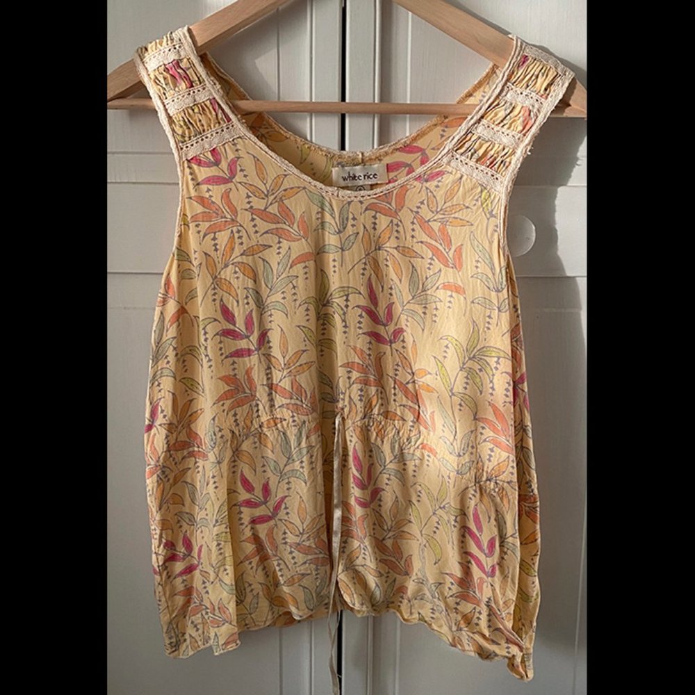 Floral Top - Picture 5 of 6
